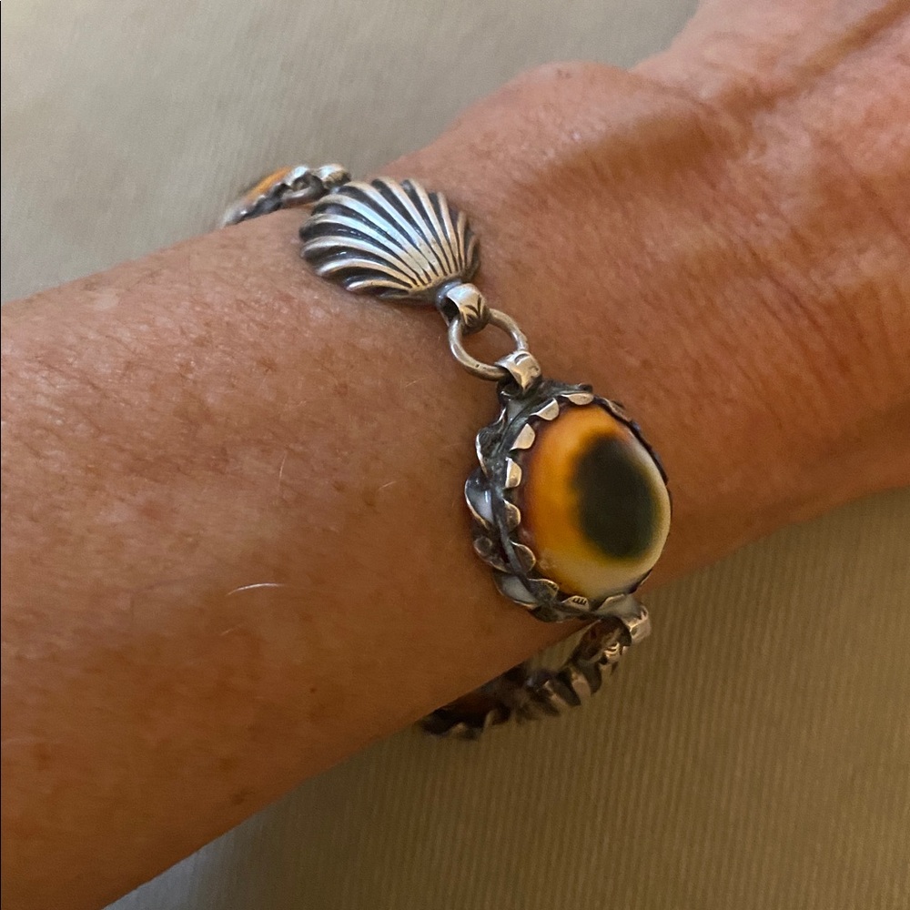 Vintage carved silver bracelet with cats eye shells - Picture 4 of 4